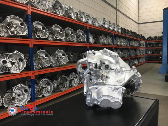 Versnellingsbak van een Volkswagen Touran (1T3) 1.2 TSI 2012