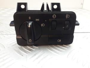 Gebruikte Schakelaar Licht BMW 3 serie (E46/4) 318i Prijs € 25,00 Margeregeling aangeboden door Bentie's autodemontage