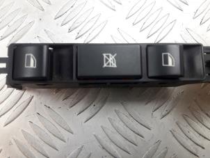 Gebruikte Elektrisch Raam Schakelaar BMW 3 serie (E46/4) 320d 16V Prijs € 25,00 Margeregeling aangeboden door Bentie's autodemontage