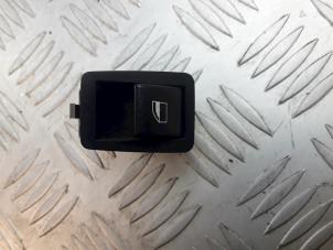 Gebruikte Ruit schakelaar elektrisch BMW 3 serie (E46/4) 320i 24V Prijs € 15,00 Margeregeling aangeboden door Bentie's autodemontage