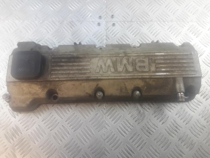 Gebruikte Kleppendeksel BMW 3 serie (E46/4) 316i Prijs € 50,00 Margeregeling aangeboden door Bentie's autodemontage