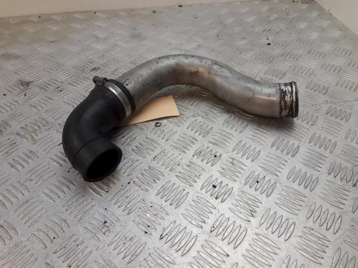 Gebruikte Intercooler Slang BMW 5 serie (E39) 520d 16V Prijs € 40,00 Margeregeling aangeboden door Bentie's autodemontage