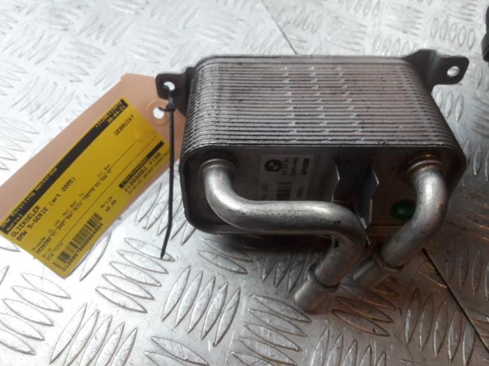 Gebruikte Oliekoeler BMW 5 serie (E60) 525i 24V Prijs € 40,00 Margeregeling aangeboden door Bentie's autodemontage