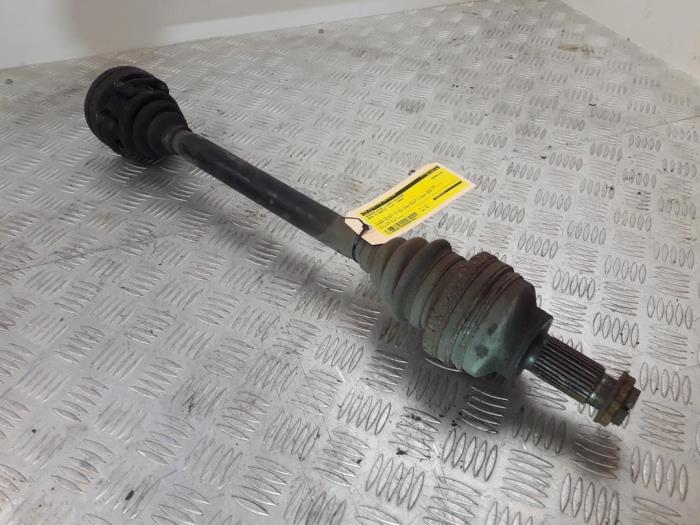 Gebruikte Aandrijfas links-achter BMW 5 serie (E39) 523i 24V Prijs € 50,00 Margeregeling aangeboden door Bentie's autodemontage