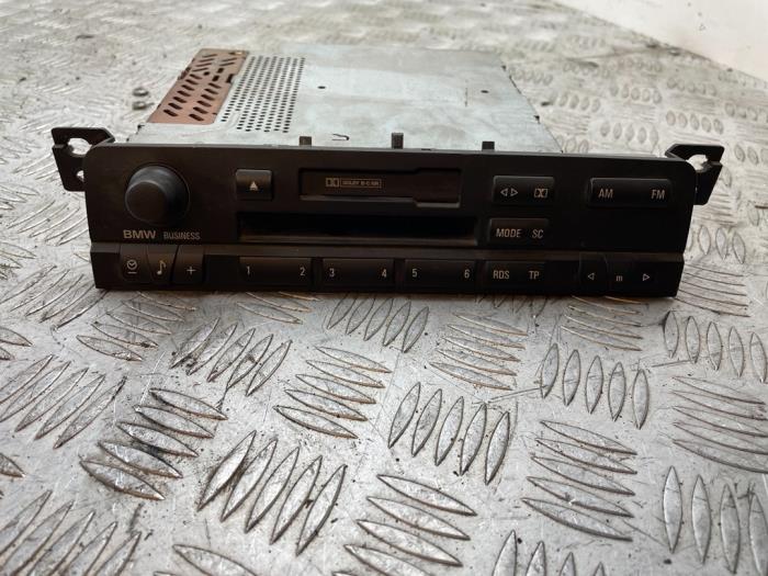 Radio CD Speler van een BMW 3 serie (E46/2) 318 Ci 2000