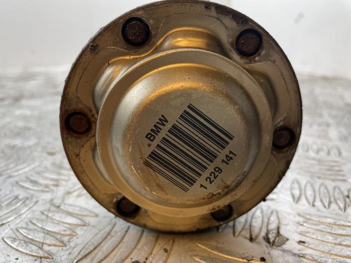Gebruikte Aandrijfas rechts-achter BMW 5 serie (E39) 525 td Prijs € 40,00 Margeregeling aangeboden door Bentie's autodemontage
