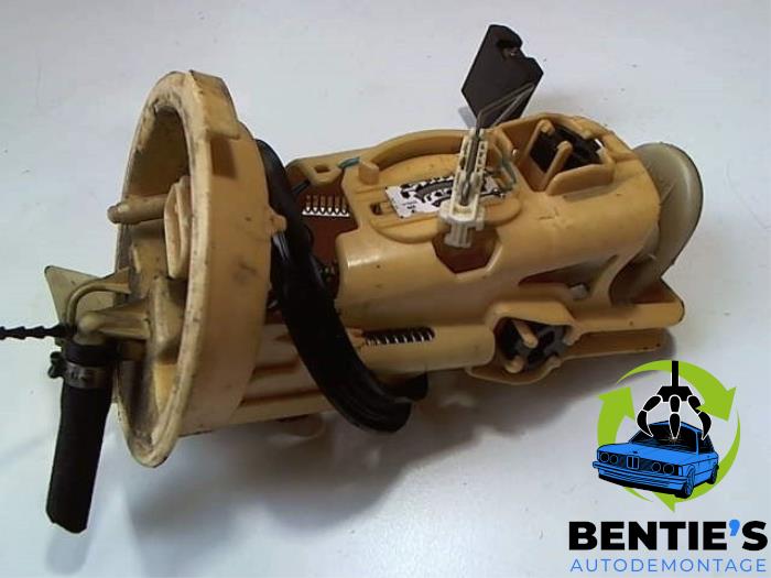 Gebruikte Tank element Pomp BMW 3 serie Touring (E46/3) 330d 24V Prijs € 25,00 Margeregeling aangeboden door Bentie's autodemontage
