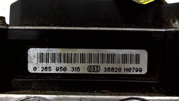 ABS Pomp van een BMW 5 serie (E60) 530d 24V 2004