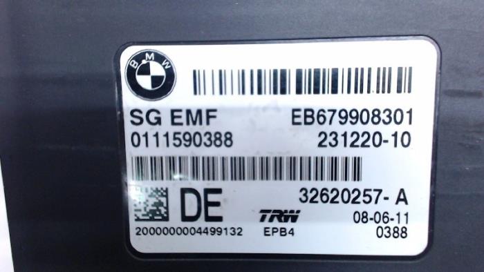 Handrem Module van een BMW 5 serie (F10) 520d 16V 2011