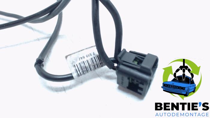 Klopsensor van een BMW 7 serie (E65/E66/E67) 760i,Li 6.0 V12 48V 2003
