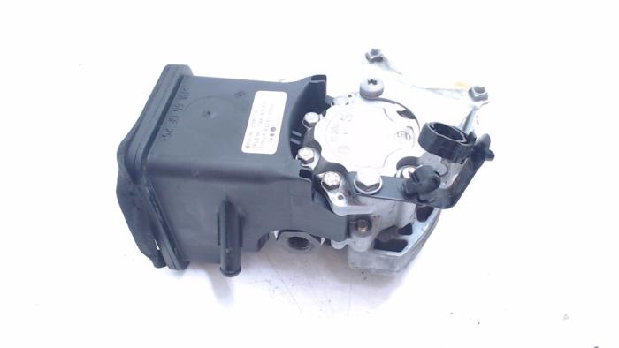 Gebruikte Pomp Servo BMW 3 serie Touring (E46/3) 330d 24V Prijs € 75,00 Margeregeling aangeboden door Bentie's autodemontage