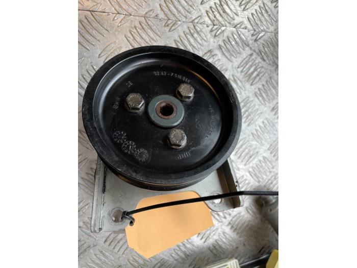 Gebruikte Stuurpomp BMW 5 serie (E60) 530i 24V Prijs € 100,00 Margeregeling aangeboden door Bentie's autodemontage