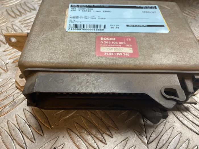 ABS Computer van een BMW 7 serie (E32) 730i,iL 1988