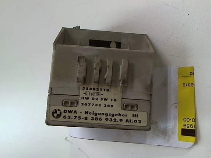 Alarm module van een BMW 3 serie (E46/4) 320d 16V 2000