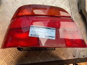 Gebruikte Achterlicht links BMW 5 serie (E39) 528i 24V Prijs € 30,00 Margeregeling aangeboden door Bentie's autodemontage