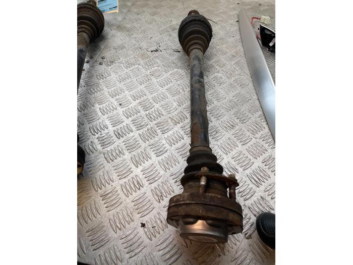 Gebruikte Aandrijfas links-achter BMW 7 serie (E65/E66/E67) 735i,Li 3.6 V8 32V Prijs € 50,00 Margeregeling aangeboden door Bentie's autodemontage