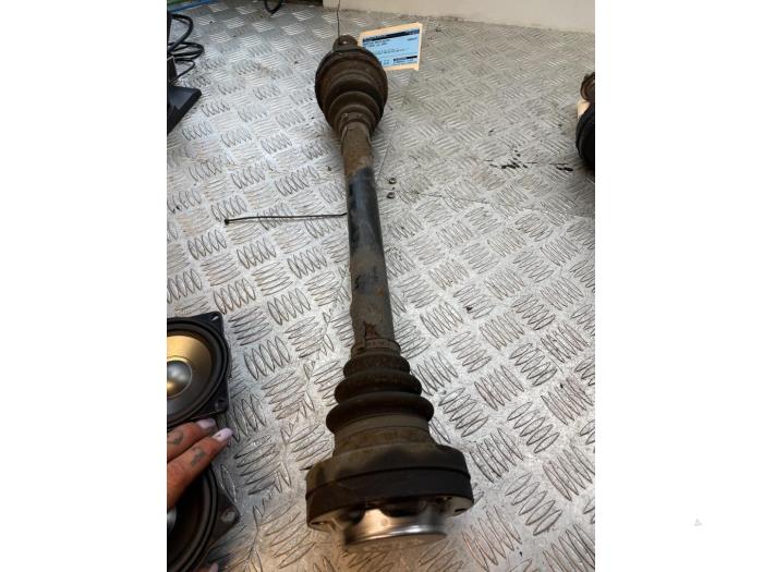 Gebruikte Aandrijfas rechts-achter BMW 7 serie (E65/E66/E67) 735i,Li 3.6 V8 32V Prijs € 50,00 Margeregeling aangeboden door Bentie's autodemontage