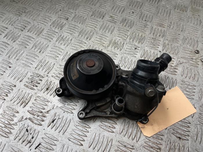 Gebruikte Waterpomp BMW 3 serie (E90) 320d 16V Prijs € 49,00 Margeregeling aangeboden door Bentie's autodemontage