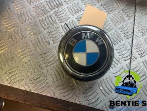 Gebruikte Handgreep Achterklep BMW 1 serie (F20) 116d 1.5 12V TwinPower Prijs € 25,00 Margeregeling aangeboden door Bentie's autodemontage