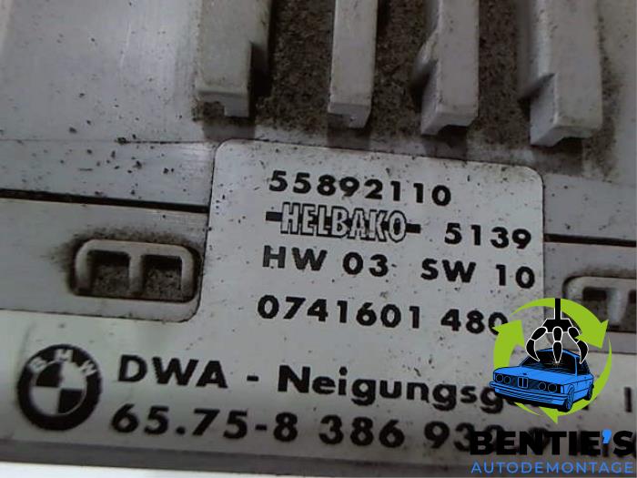 Alarm module van een BMW 3 serie (E46/4) 320d 16V 2000