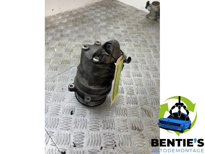 Gebruikte Pomp Servo BMW 7 serie (E65/E66/E67) 745d 4.4 V8 32V Prijs € 250,00 Margeregeling aangeboden door Bentie's autodemontage