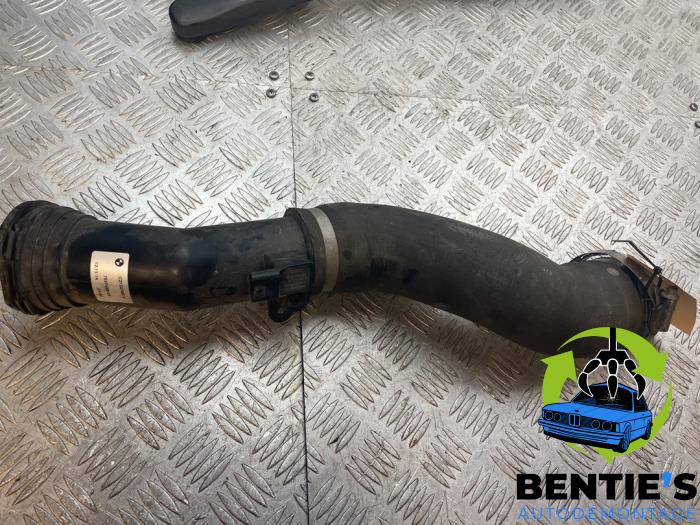 Gebruikte Intercooler Buis BMW 1 serie (F21) 114i 1.6 16V Prijs € 30,00 Margeregeling aangeboden door Bentie's autodemontage