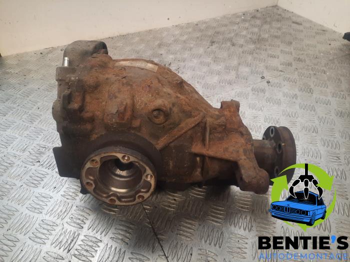 Gebruikte Cardanklok achter BMW X5 (E53) 4.4 V8 32V Prijs € 250,00 Margeregeling aangeboden door Bentie's autodemontage