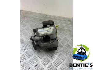 Gebruikte Remklauw (Tang) links-achter BMW X5 (E53) 4.4 V8 32V Prijs € 40,00 Margeregeling aangeboden door Bentie's autodemontage