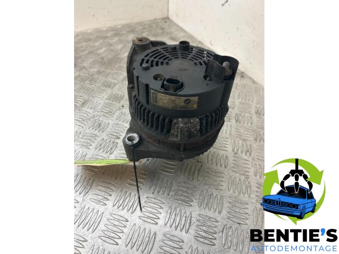 Dynamo van een BMW 3 serie Touring (E46/3) 320d 16V 2001
