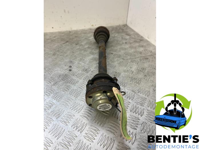 Gebruikte Aandrijfas rechts-achter BMW 5 serie (E39) 525 td Prijs € 40,00 Margeregeling aangeboden door Bentie's autodemontage