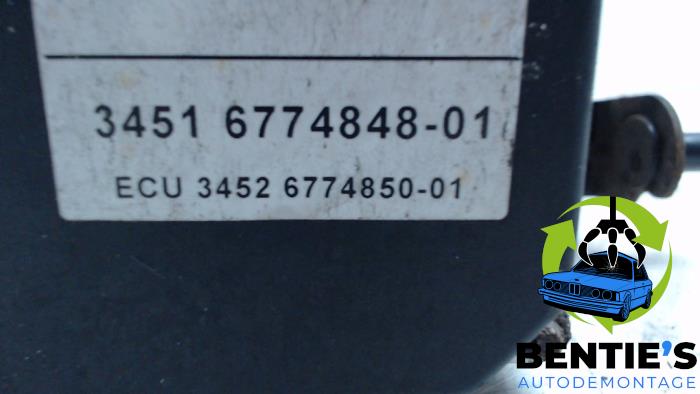 ABS Pomp van een BMW 5 serie Touring (E61) 530i 24V 2005