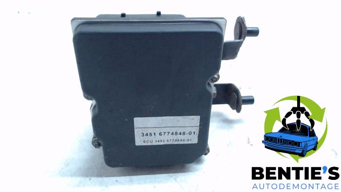 ABS Pomp van een BMW 5 serie Touring (E61) 530i 24V 2005