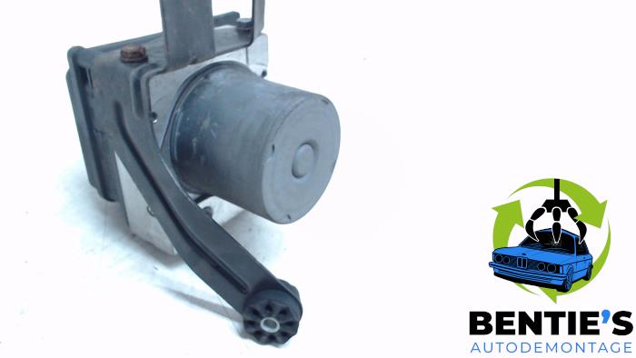 ABS Pomp van een BMW 5 serie Touring (E61) 530i 24V 2005