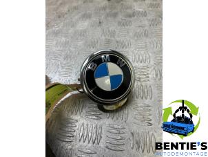 Gebruikte Achterklep Handgreep BMW 6 serie Gran Coupe (F06) 640d 24V Prijs € 40,00 Margeregeling aangeboden door Bentie's autodemontage