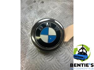 Gebruikte Achterklep Handgreep BMW 1 serie (F20) 114i 1.6 16V Prijs € 29,00 Margeregeling aangeboden door Bentie's autodemontage