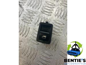 Gebruikte Raam schakelaar elektrisch BMW 3 serie (E46/4) 328i 24V Prijs € 15,00 Margeregeling aangeboden door Bentie's autodemontage