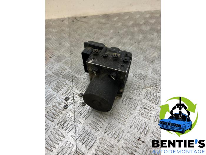 ABS Pomp van een BMW X5 (E53) 3.0d 24V 2005