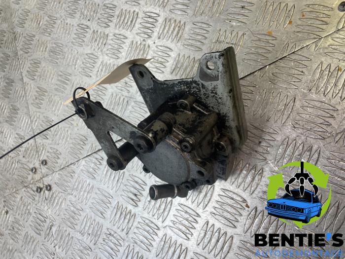 Gebruikte Stuurpomp BMW 5 serie Touring (E39) 525i 24V Prijs € 50,00 Margeregeling aangeboden door Bentie's autodemontage