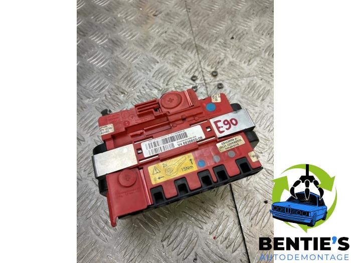 Gebruikte Stroomverdeler BMW 3 serie (E93) 325i 24V Prijs € 15,00 Margeregeling aangeboden door Bentie's autodemontage