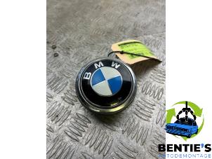 Gebruikte Achterklep Handgreep BMW 1 serie (E81) 120d 16V Prijs € 35,00 Margeregeling aangeboden door Bentie's autodemontage