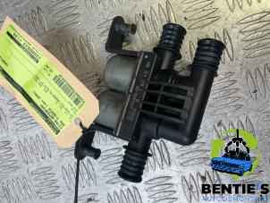 Gebruikte Watercirculatiepomp BMW 7 serie (E65/E66/E67) 745d 4.4 V8 32V Prijs € 30,00 Margeregeling aangeboden door Bentie's autodemontage