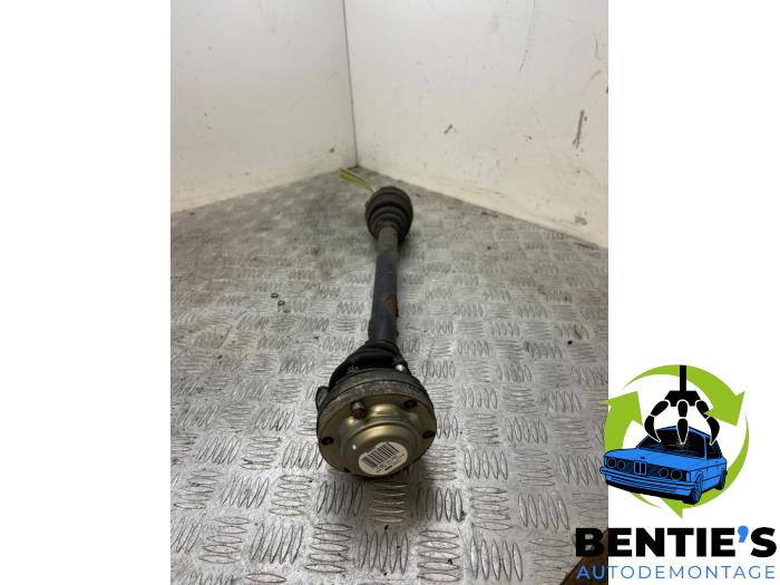 Gebruikte Aandrijfas rechts-achter BMW 5 serie (E60) 530i 24V Prijs € 50,00 Margeregeling aangeboden door Bentie's autodemontage