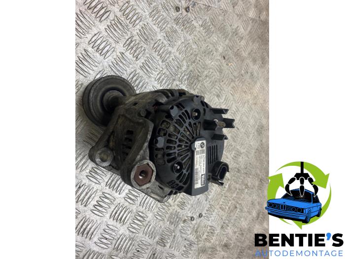 Gebruikte Dynamo BMW 5 serie Touring (E61) 525d 24V Prijs € 65,00 Margeregeling aangeboden door Bentie's autodemontage