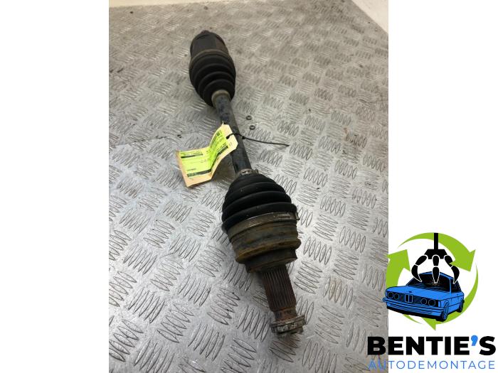 Gebruikte Aandrijfas links-voor BMW X3 (E83) 3.0i xDrive 24V Prijs € 75,00 Margeregeling aangeboden door Bentie's autodemontage