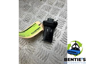 Gebruikte Luchthoeveelheidsmeter BMW 3 serie (F30) 316i 1.6 16V Prijs € 40,00 Margeregeling aangeboden door Bentie's autodemontage