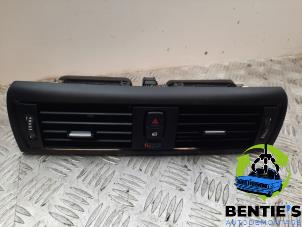 Gebruikte Luchtrooster Dashboard BMW 1 serie (F21) 114i 1.6 16V Prijs € 35,00 Margeregeling aangeboden door Bentie's autodemontage