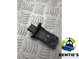 Gebruikte Luchthoeveelheidsmeter BMW 1 serie (F40) 116d 1.5 12V TwinPower Prijs € 30,00 Margeregeling aangeboden door Bentie's autodemontage