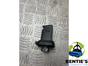 Gebruikte Luchthoeveelheidsmeter BMW 1 serie (F21) 116i 1.5 TwinPower 12V Prijs € 40,00 Margeregeling aangeboden door Bentie's autodemontage