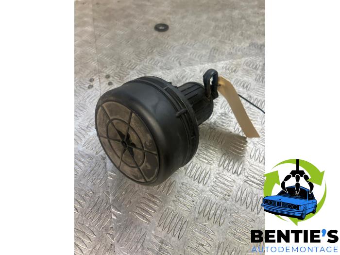 Gebruikte Luchtpomp Uitlaatgas BMW 3 serie Touring (E46/3) 318i 16V Prijs € 75,00 Margeregeling aangeboden door Bentie's autodemontage