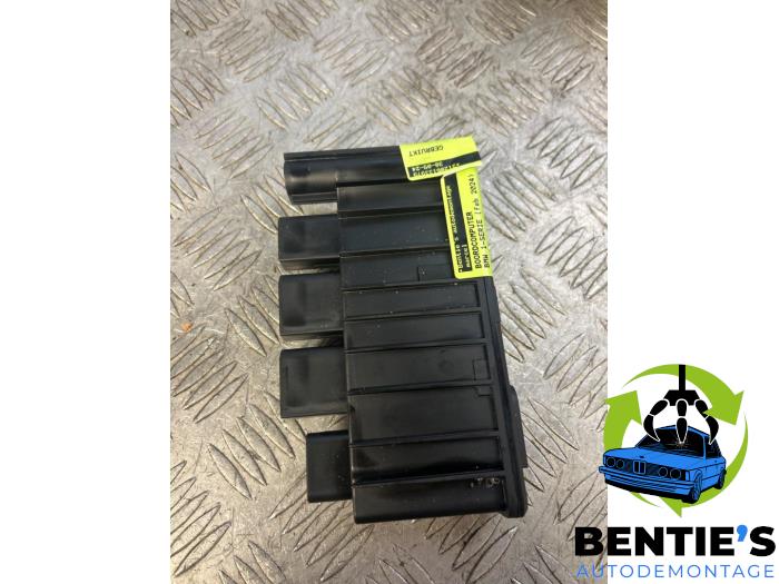 Gebruikte Boordcomputer BMW 1 serie (F40) 118i 1.5 TwinPower 12V Prijs € 50,00 Margeregeling aangeboden door Bentie's autodemontage